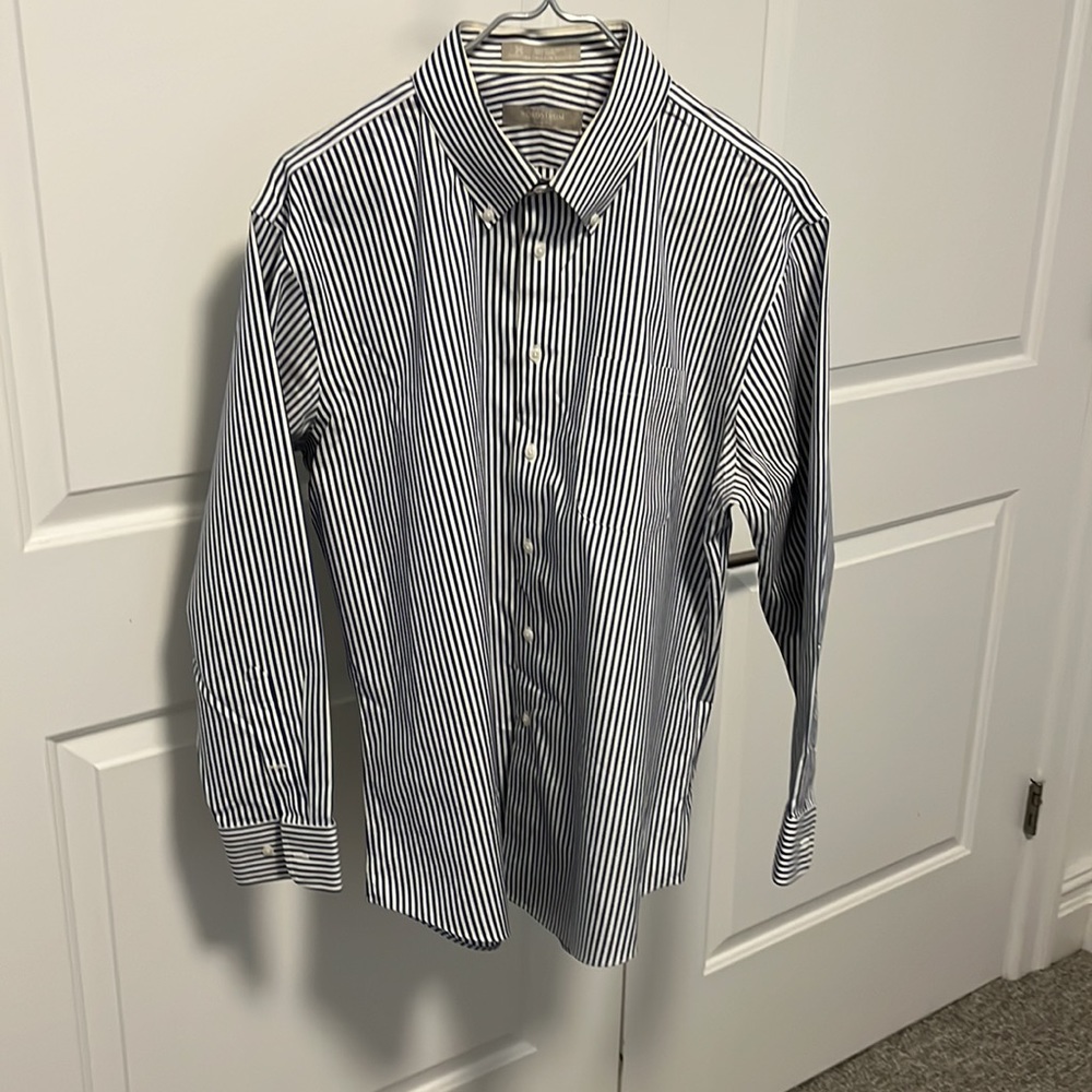Button down shirt - Picture 2 of 3